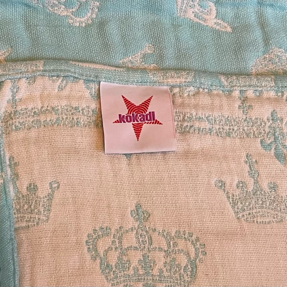 KOKADI Woven 4 Layer Gauze Cotton Bamboo Crown Print Aqua White Swaddle Handmade - Picture 5 of 6
